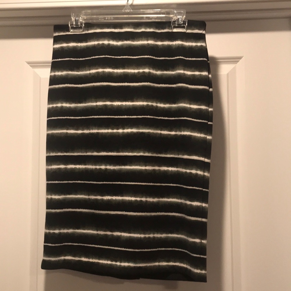 The limited brand pencil skirt, M., black pattern